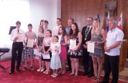 Žiaci, pedagógovia, rodičia a príbuzní žiakov zaplnili 28. júna 2016 sobášnu sieň mestského úradu Poltár pri príležitosti oceňovania najlepších žiakov [&hellip;]