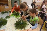Šikovné rúčky ukázali žiaci 2. A triedy pri výrobe vianočných ikebán, ktoré neodmysliteľne patria k vianočnej výzdobe štedrovečerného stola. Veľmi [&hellip;]